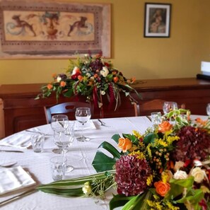 Se sirven cenas y cocina local