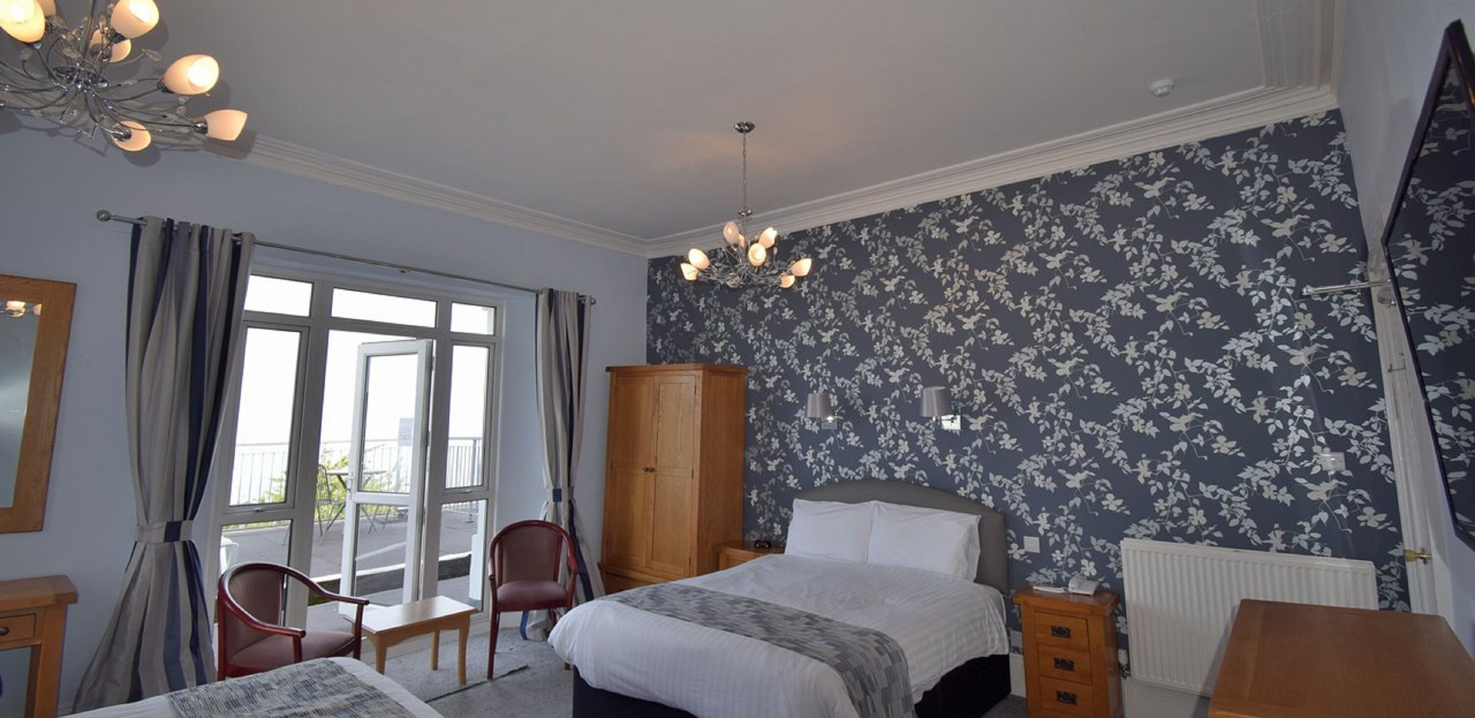 superior double room, balcony, sea view | individually decorated, individually furnished, desk, iron/ironing board