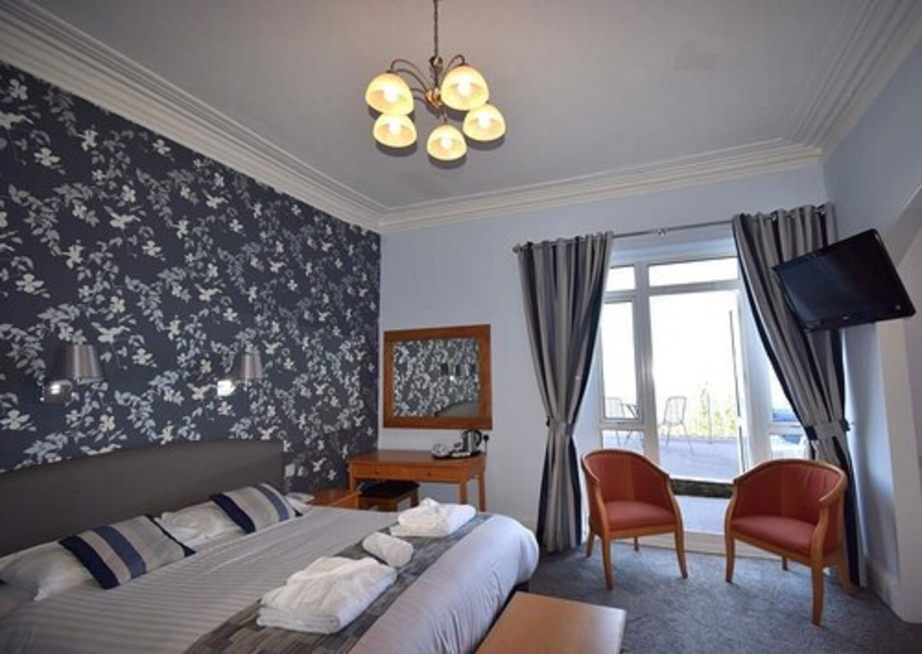 superior double room, balcony, sea view | individually decorated, individually furnished, desk, iron/ironing board