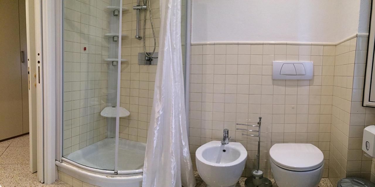 Apartamento familiar, 1 habitación (Luna 3) | Baño | Ducha, secador de pelo, albornoces y bidé