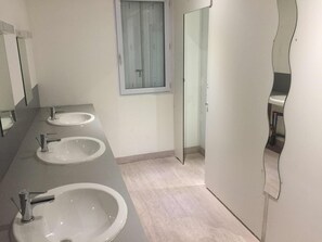 Shower, towels