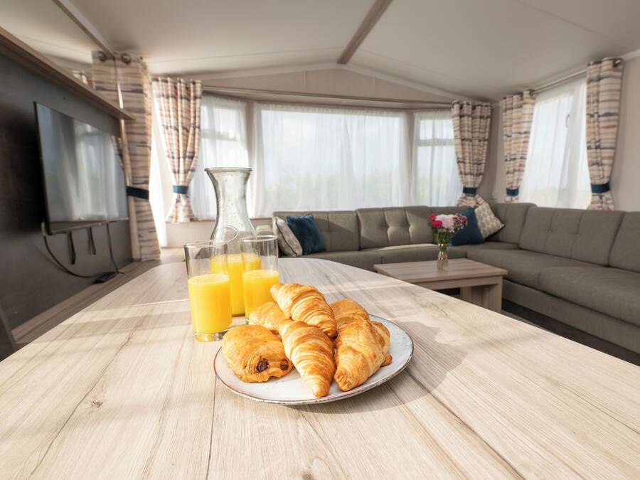 Mobile Home (Sunsaver Pet) | Cots/infant beds, WiFi, bed sheets