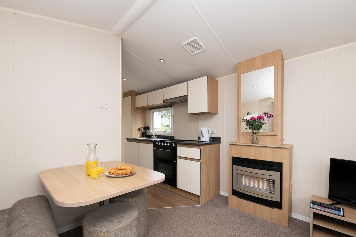 Cribs (surcharge), WiFi (surcharge), bed sheets