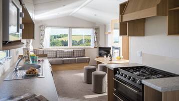 Sunbeam (No Pets) | Living area | 32-inch flat-screen TV with digital channels, TV, ping pong