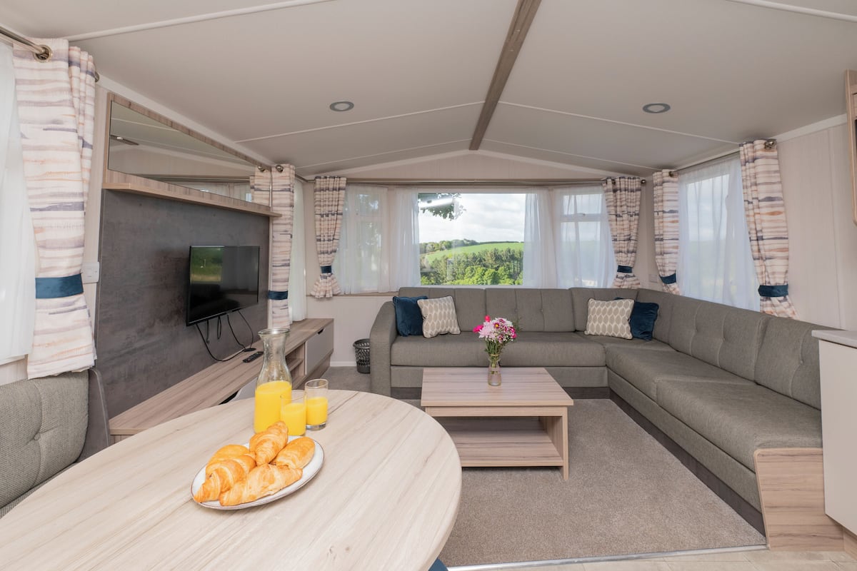 Cribs/infant beds, WiFi, bed sheets