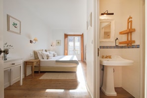 Standard Room | Bathroom