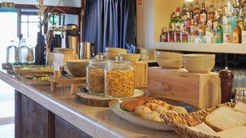 TĂ€gliches FrĂŒhstĂŒcksbuffet (15 EUR pro Person)