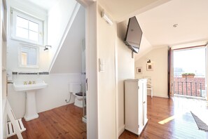 ห้องซูพีเรียดับเบิล | ห้องน้ำ | ของใช้ในห้องน้ำฟรี, ไดร์เป่าผม, ผ้าเช็ดตัว