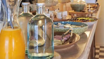 ๋งค์ผ ๋ทํ ์์นจ ์์ฌ(1์ธ๋น EUR 15)