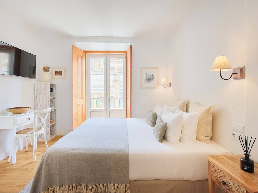 9 bedrooms, hypo-allergenic bedding, minibar, in-room safe
