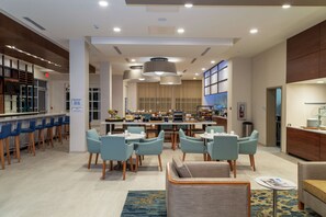 Breakfast and dinner served - Hilton Garden Inn Tampa-Wesley Chapel, FL (Wesley Chapel)