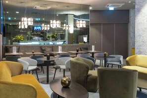 Lobby - Hampton by Hilton Poznan Old Town (Poznan)