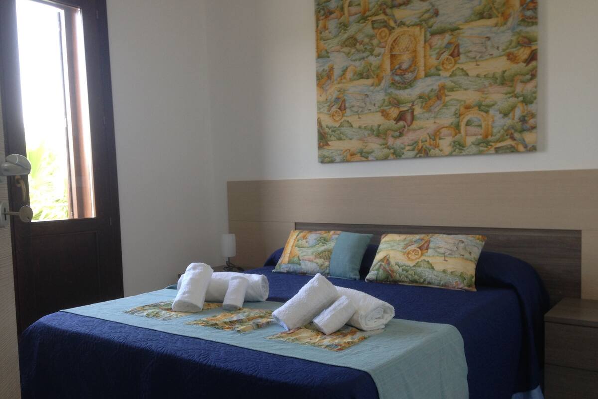 Superior Duplex | 1 bedroom, premium bedding, desk, free WiFi