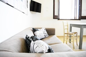 Huoneisto, pohjakerroksessa | Oleskelualue | 32–tuumainen taulutelevisio, jossa digitaalikanavat