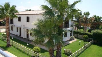 1 bedroom, premium bedding, desk, free WiFi