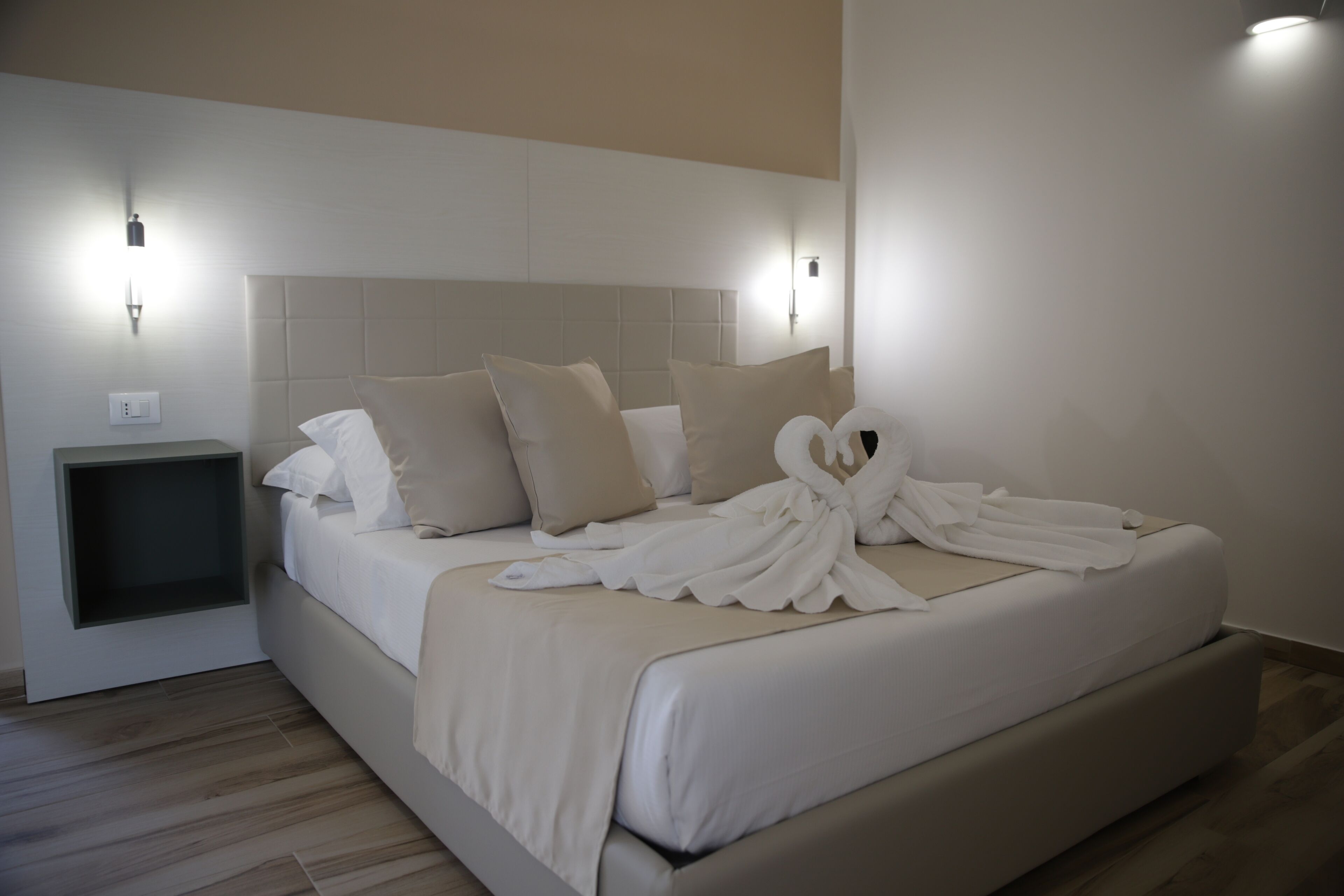 1 bedroom, premium bedding, desk, free WiFi