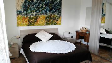Egyptian cotton sheets, premium bedding, free minibar items