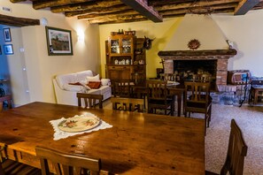 Daily buffet breakfast (EUR 7 per person) - Agriturismo Dai Gobbi (Fara Vicentino)