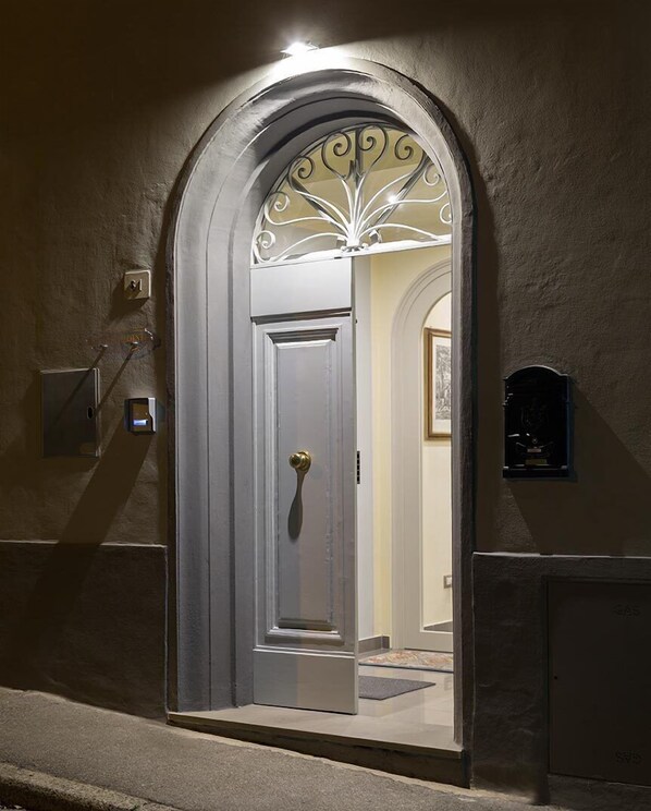 Pintu masuk properti