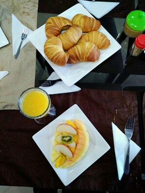 Tägliches inbegriffenes großes Frühstück