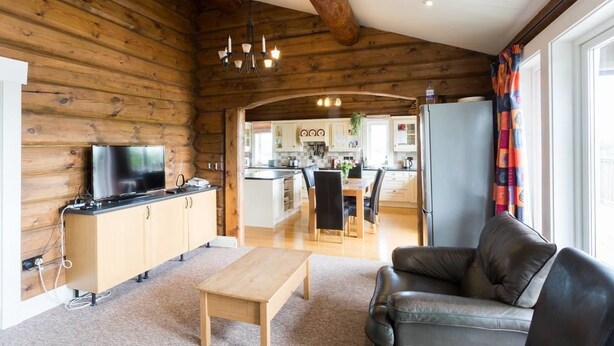 Apartment, 1 Bedroom (Oak 1) | Living room | Flat-screen TV - Oak (Bridgwater)