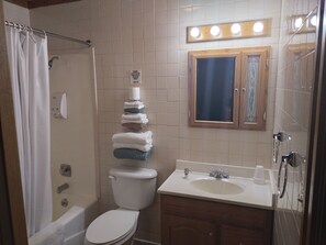 Comfort Room, 1 Queen Bed with Sofa bed | Bathroom