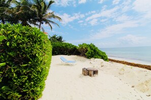 Double Room Single Use | Beach | On the beach, white sand, sun loungers, beach umbrellas - Casa South Brezze by SkyRun (Puerto Morelos)