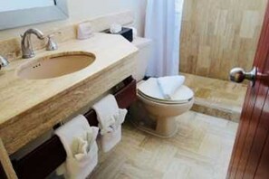 Villa, 4 Schlafzimmer, am Strand | Badezimmer