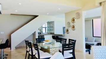 Villa, 4 Bedrooms, Beachside | In-room dining