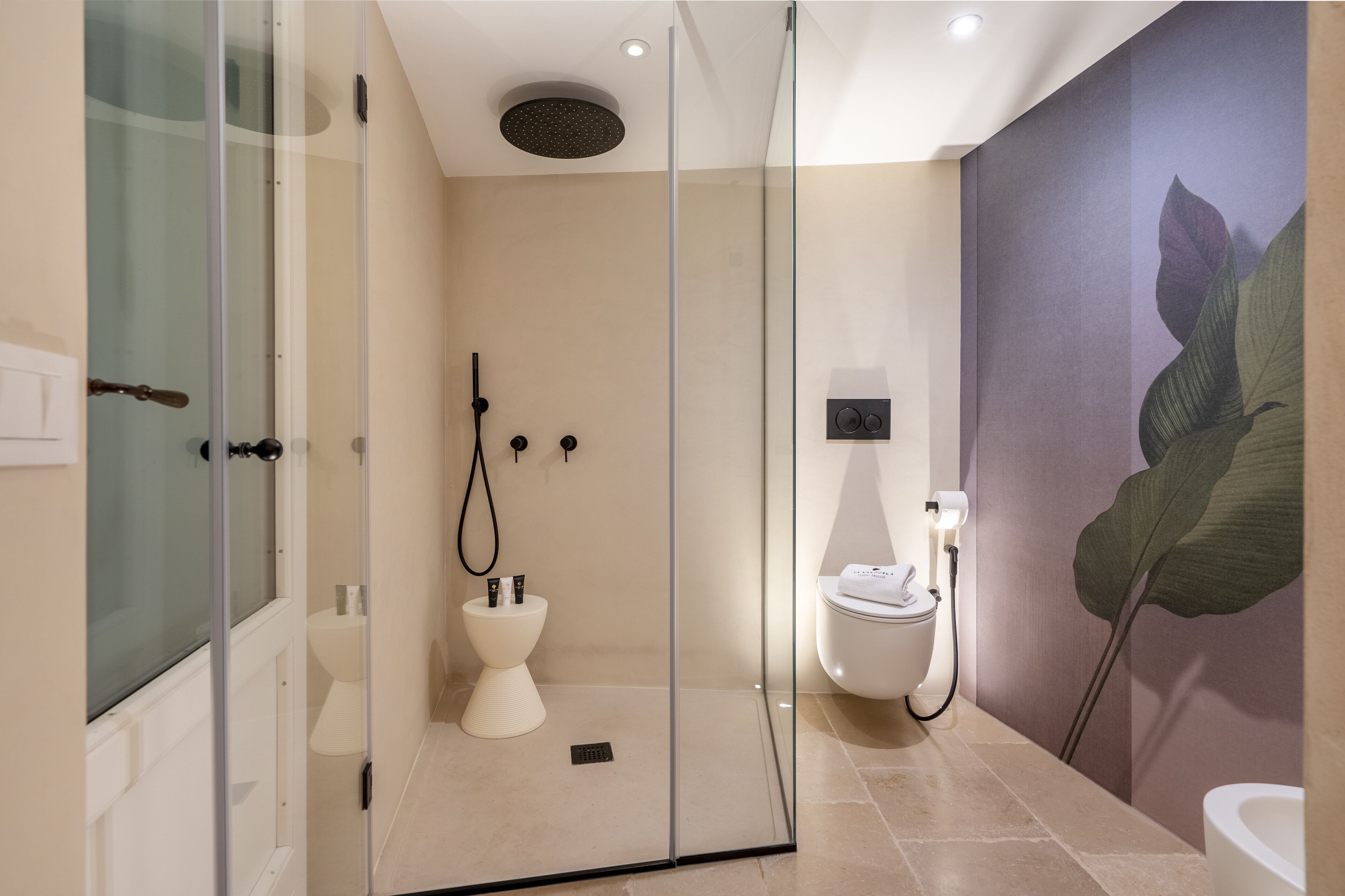 Shower, slippers, bidet