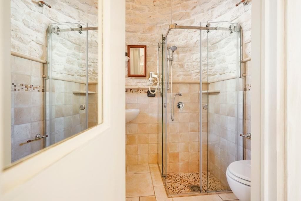 Douche, chaussons, bidet
