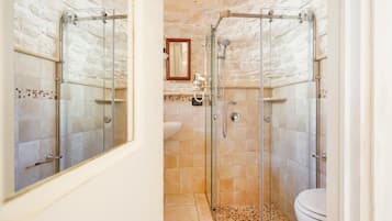 Douche, chaussons, bidet