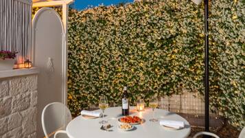 ๋ญ์
๋ฆฌ ์คํ๋์ค ์ค์ํธ (La Mandorla - Via Cavallotti 37) | ํ
๋ผ์ค/ํํฐ์ค