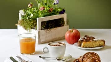 Free daily continental breakfast