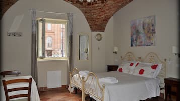 Minibar, Zimmersafe, Schreibtisch, laptopgeeigneter Arbeitsplatz