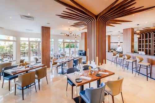 2 restaurants, breakfast, lunch served; local and international cuisine