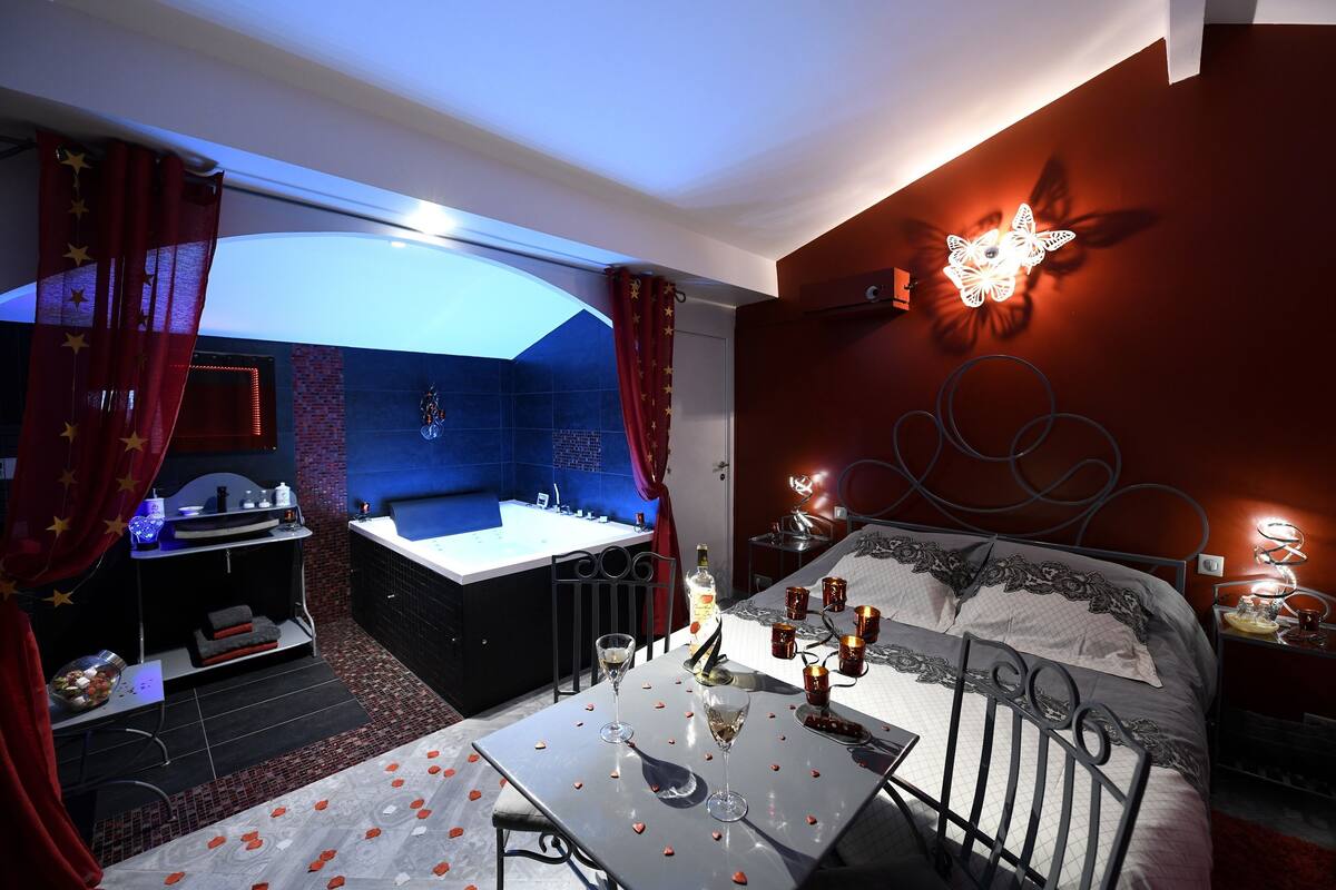 Suite Mewah | Minibar gratis, tirai kedap cahaya, kedap suara, dan Wi-Fi gratis