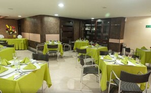 Free daily buffet breakfast  - Hotel Alameda de la 10 (Medellín)