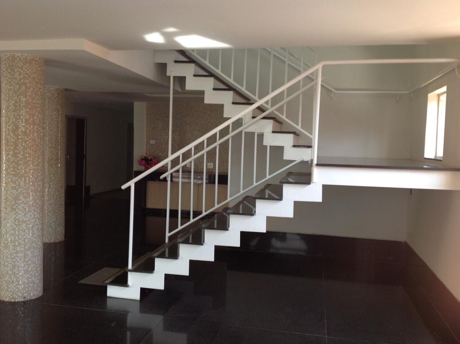 المنشأة من الداخل