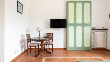 Dobbeltrom, bakgårdsutsikt | Spiseområde