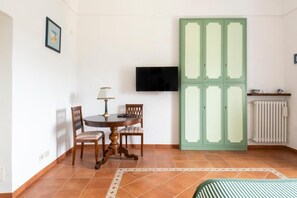 Habitación doble, vistas al patio | Restauración