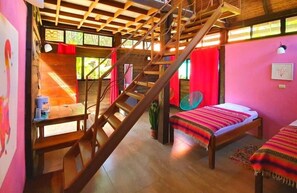 Decoración personalizada, muebles diferentes y wifi gratis 