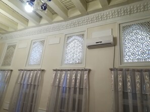 Basic Shared Dormitory, Mixed Dorm, Non Smoking | Desk, iron/ironing board, rollaway beds, free WiFi - Umarxon Hostel (Bukhara)