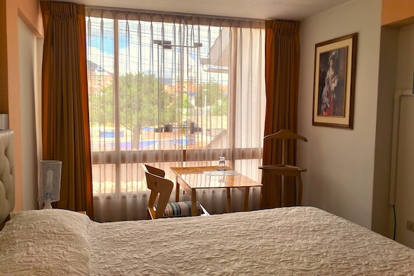 Chambre Deluxe double, vue sur la ville | Lit avec matelas Select Comfort, bureau