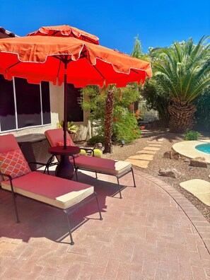 Terrace/patio - Catalina Dream Home has Southwest Style & Mountain Views. Pool. 3bd 2bath (Tucson)