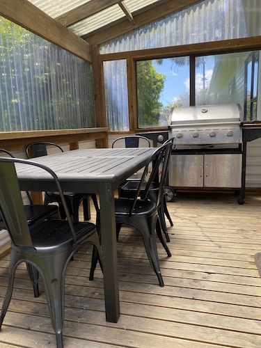 Arthurstown Rd Riverview Holiday house Hokitika
Spacious house sleeps 8.