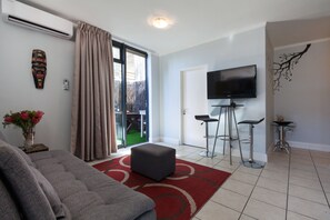 Apartment (2 Bedrooms) | Living room | Flat-screen TV - Four Seasons 801 by CTHA (Cape Town)