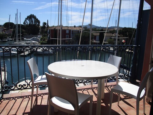Appartement vue canaux à Port Grimaud près St Tropez 