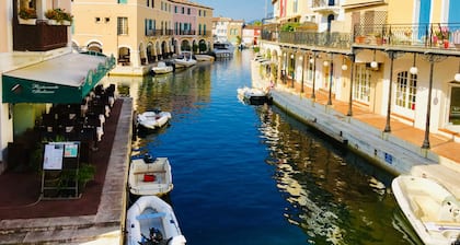 Appartement vue canaux Ă Port Grimaud prĂšs St Tropez