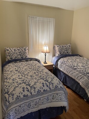 2 habitaciones, tabla de planchar con plancha y wifi gratis 